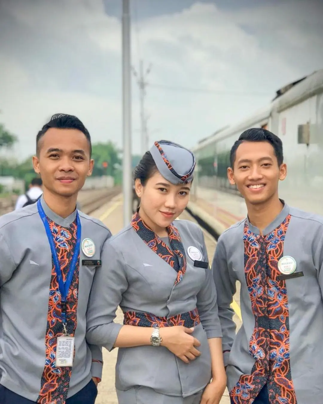 pramugari kereta api