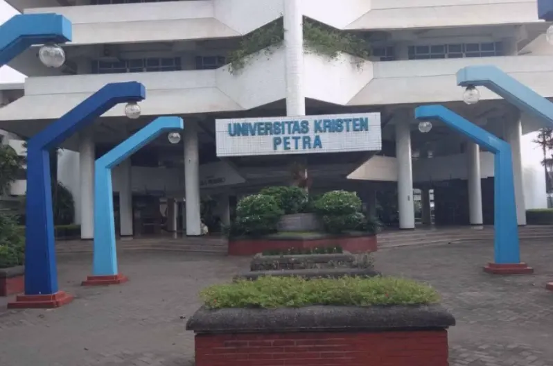 universitas swasta di surabaya